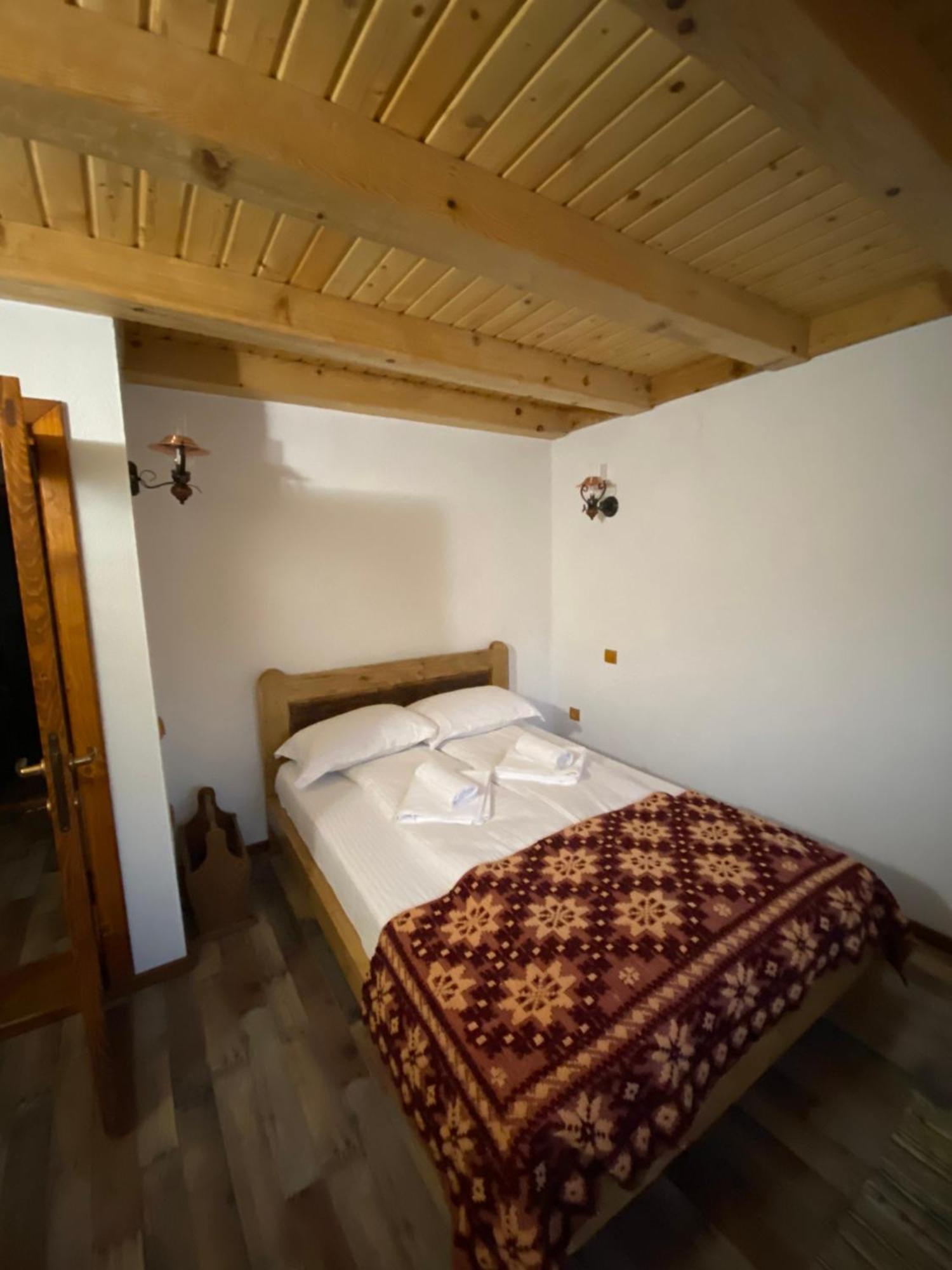 Casa Cu Sindrila Villa Vălenii de Munte Buitenkant foto